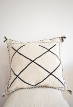 Load image into Gallery viewer, Beni Ourain cushion cover cushion with tassels