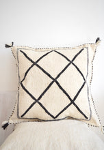 Load image into Gallery viewer, Beni Ourain cushion cover pillow cover geometric pattern