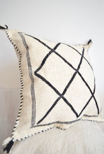 Load image into Gallery viewer, Beni Ourain cushion cover pillow cover geometric pattern