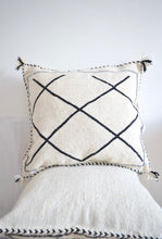Load image into Gallery viewer, Beni Ourain cushion cover cushion with tassels