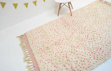 Load image into Gallery viewer, Moroccan Beni Ourain Pink Dots  4’11” x 8 Ft 8 || Vintage Rug || Soft Rug Woven Rug Beni Ourain Carpet Berber Rug 