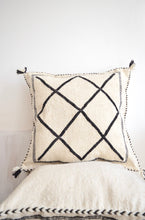 Load image into Gallery viewer, Beni Ourain cushion cover pillow cover geometric pattern